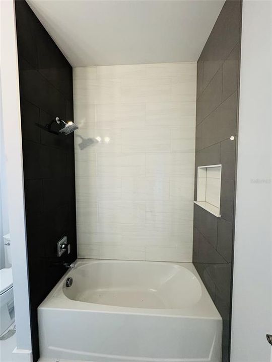 En Venta: $359,900 (4 camas, 2 baños, 1714 Pies cuadrados)