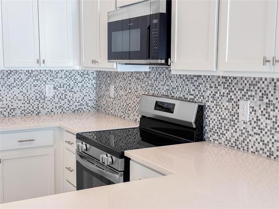 На продажу: $299,000 (4 спален, 2 ванн, 1691 Квадратных фут)