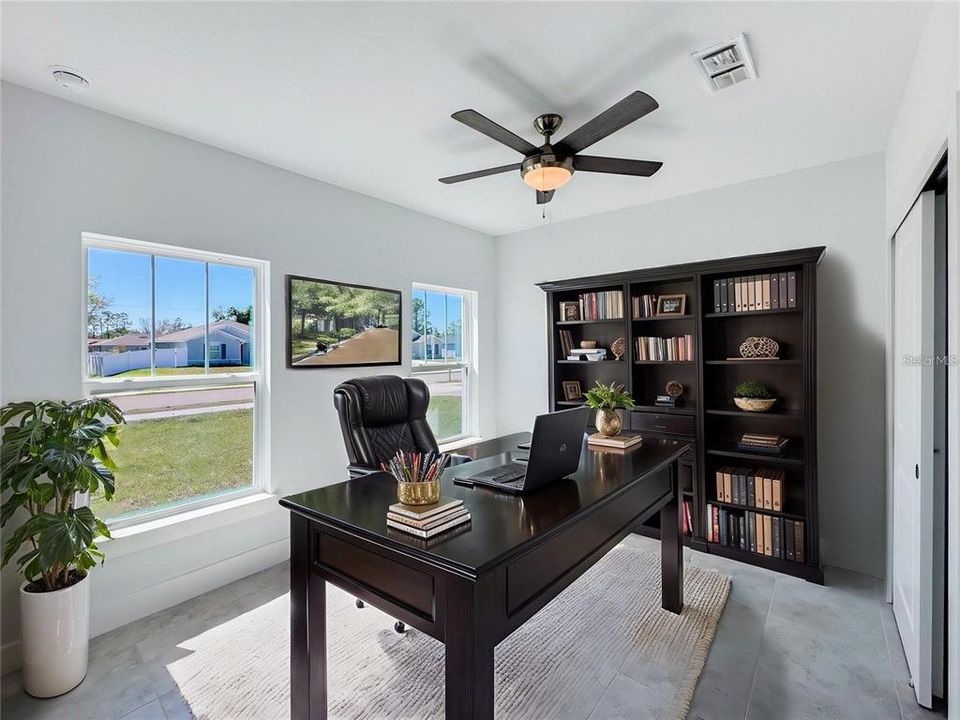 На продажу: $299,000 (4 спален, 2 ванн, 1691 Квадратных фут)