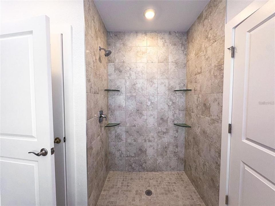 На продажу: $299,000 (4 спален, 2 ванн, 1691 Квадратных фут)