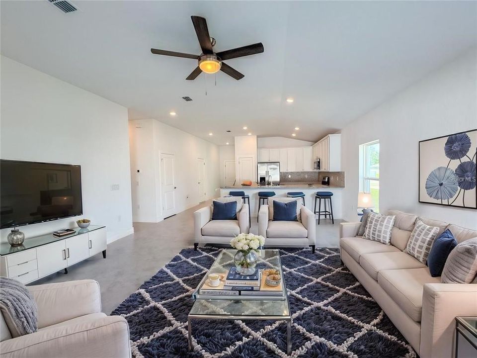 На продажу: $299,000 (4 спален, 2 ванн, 1691 Квадратных фут)