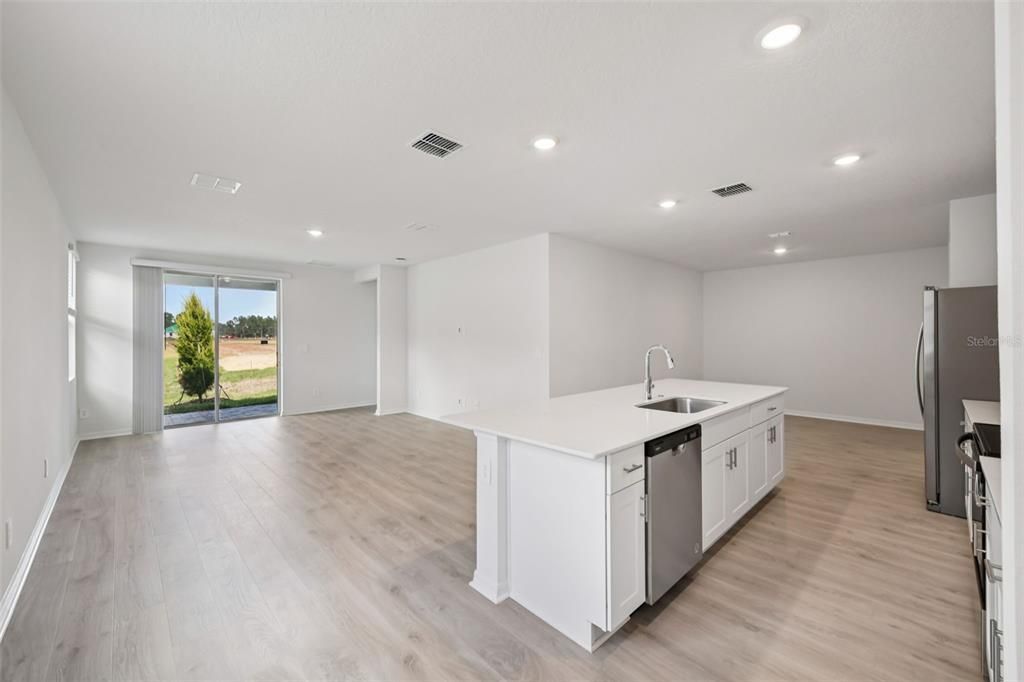 Active With Contract: $299,990 (3 beds, 2 baths, 1572 Square Feet)