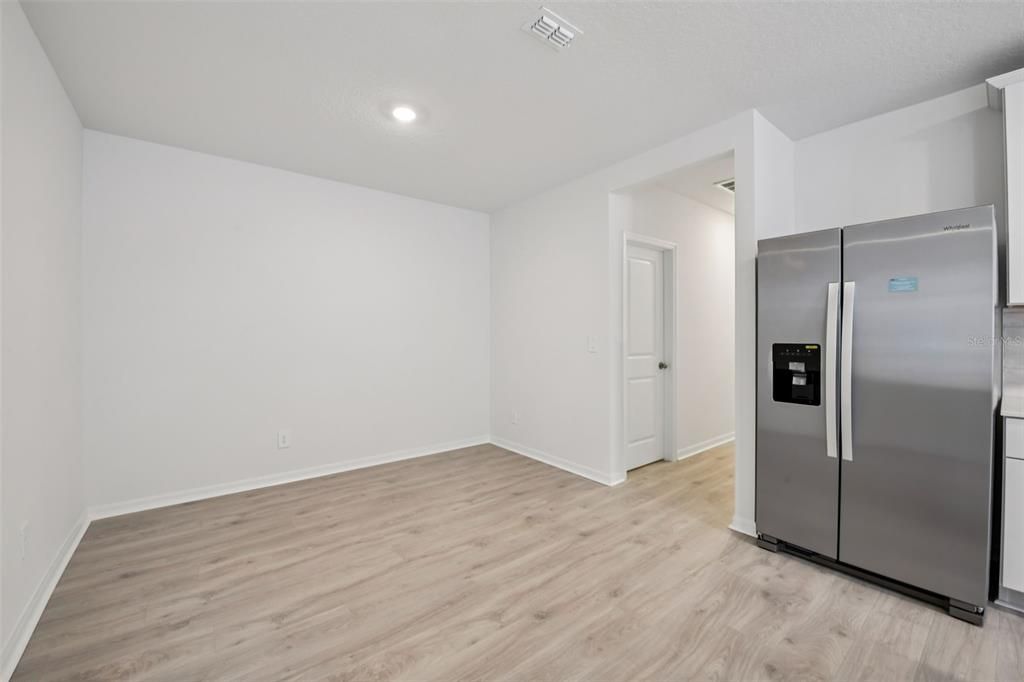 Active With Contract: $299,990 (3 beds, 2 baths, 1572 Square Feet)