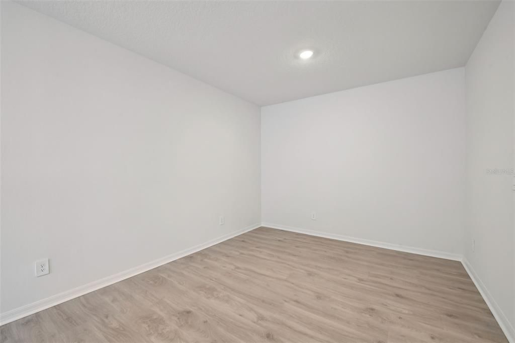 Active With Contract: $299,990 (3 beds, 2 baths, 1572 Square Feet)
