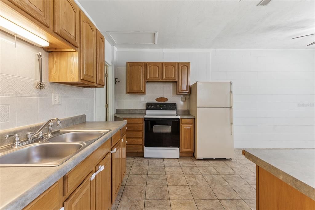 Active With Contract: $289,000 (4 beds, 3 baths, 1580 Square Feet)