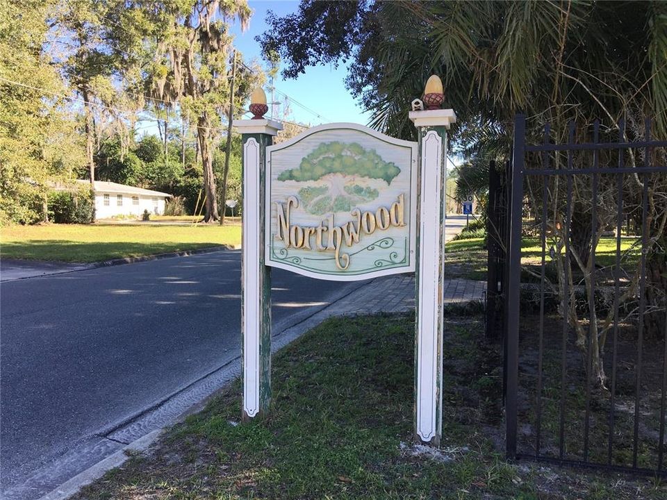 Active With Contract: $289,000 (4 beds, 3 baths, 1580 Square Feet)