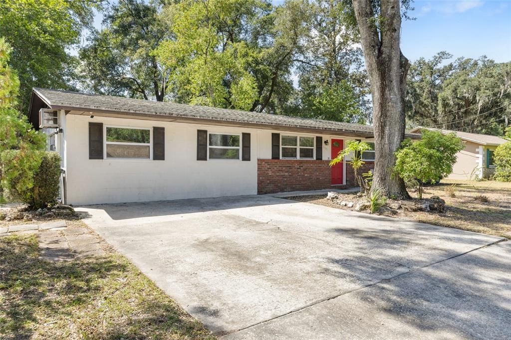 Active With Contract: $289,000 (4 beds, 3 baths, 1580 Square Feet)