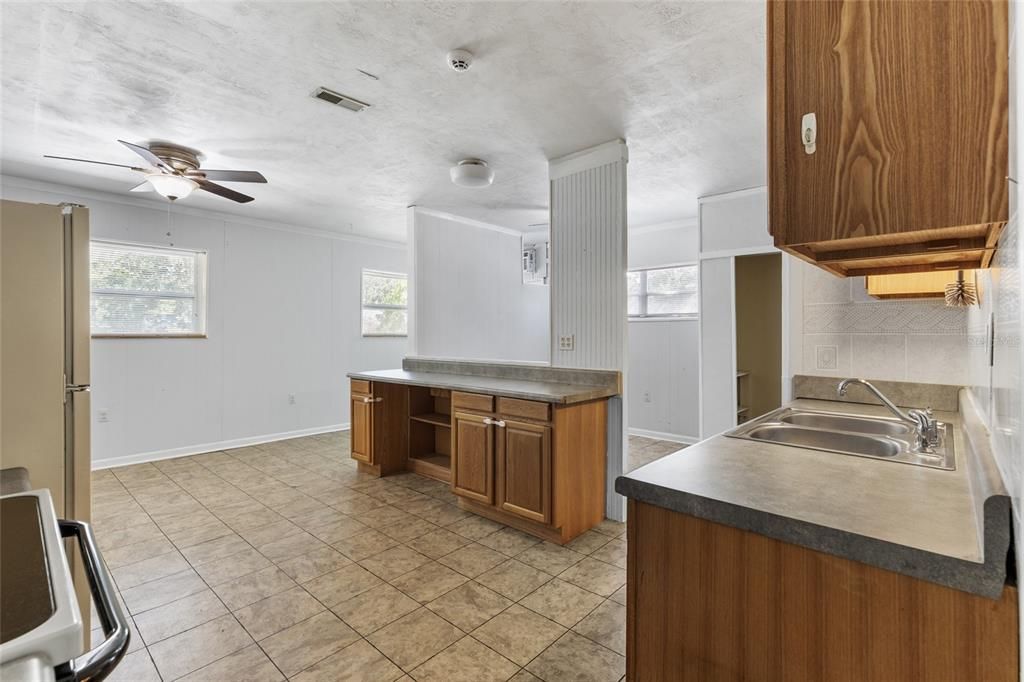 Active With Contract: $289,000 (4 beds, 3 baths, 1580 Square Feet)