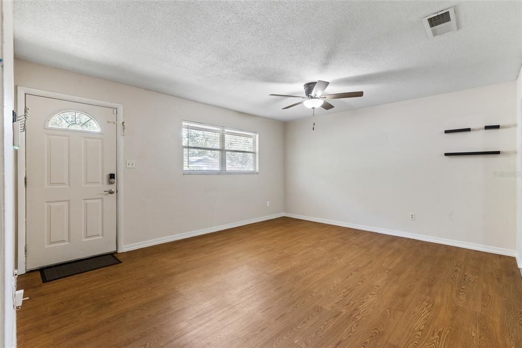 Active With Contract: $289,000 (4 beds, 3 baths, 1580 Square Feet)