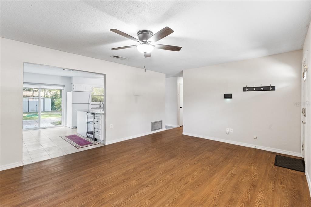 Active With Contract: $289,000 (4 beds, 3 baths, 1580 Square Feet)