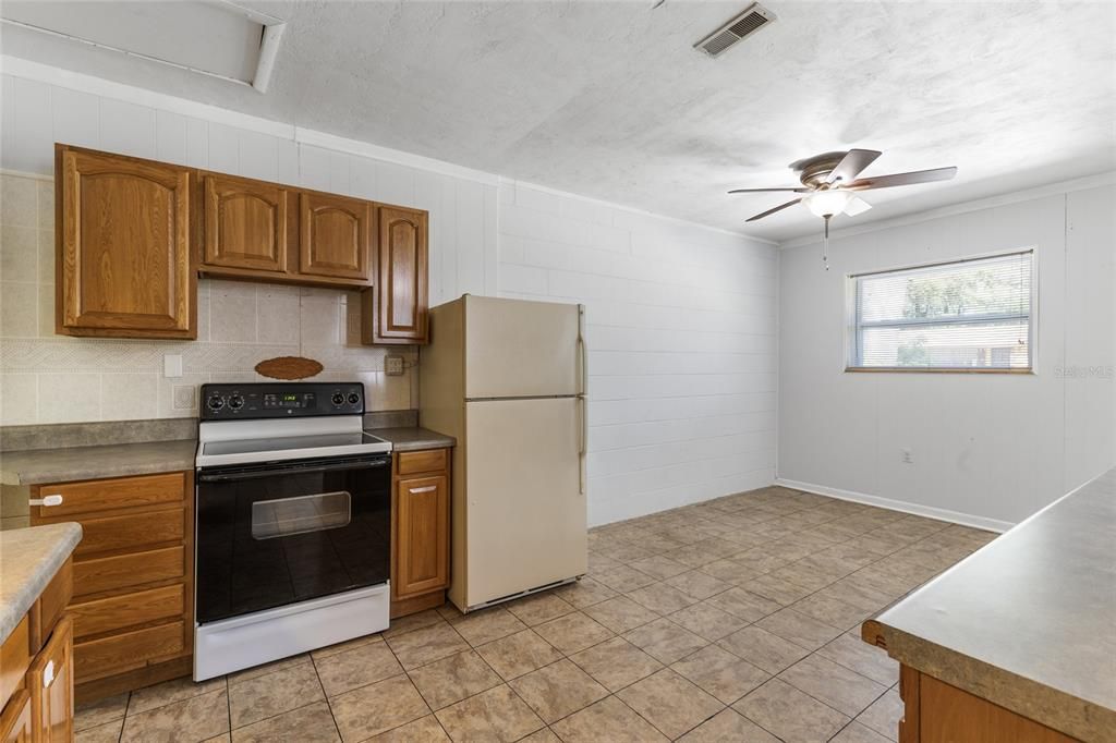 Active With Contract: $289,000 (4 beds, 3 baths, 1580 Square Feet)