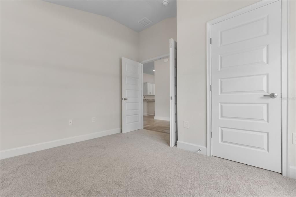 合同活跃: $351,200 (4 贝兹, 2 浴室, 1820 平方英尺)