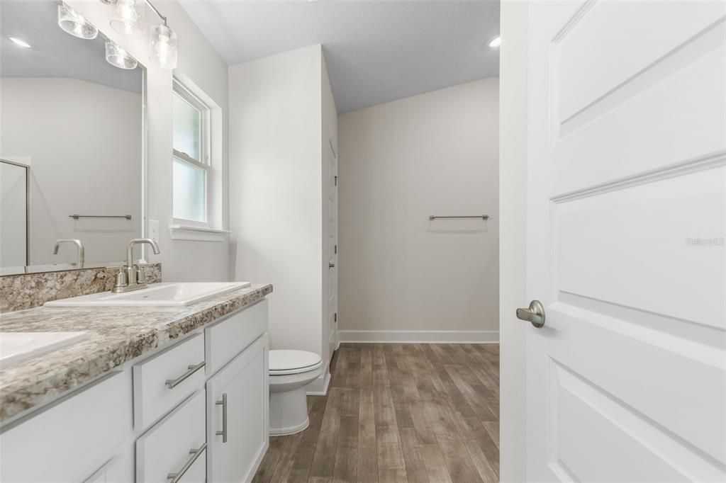 合同活跃: $351,200 (4 贝兹, 2 浴室, 1820 平方英尺)