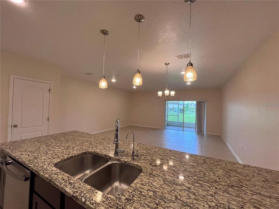 Active With Contract: $1,975 (3 beds, 2 baths, 1762 Square Feet)