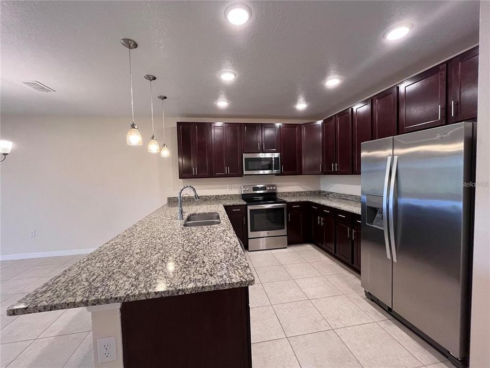 Active With Contract: $1,975 (3 beds, 2 baths, 1762 Square Feet)