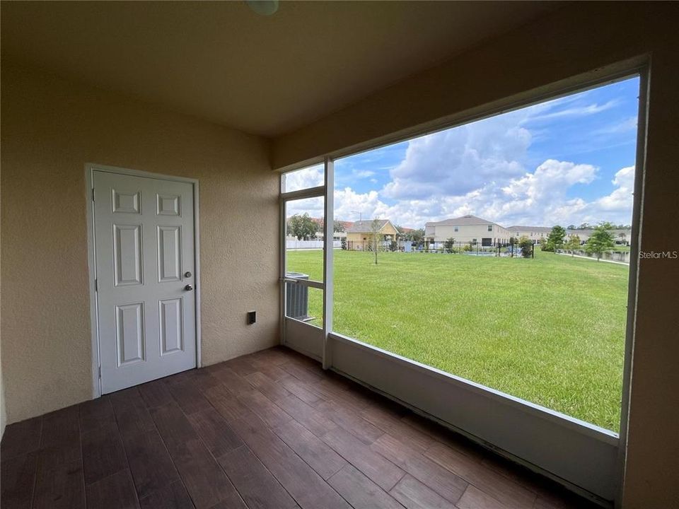 Active With Contract: $1,975 (3 beds, 2 baths, 1762 Square Feet)