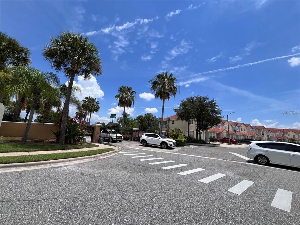 Active With Contract: $1,975 (3 beds, 2 baths, 1762 Square Feet)