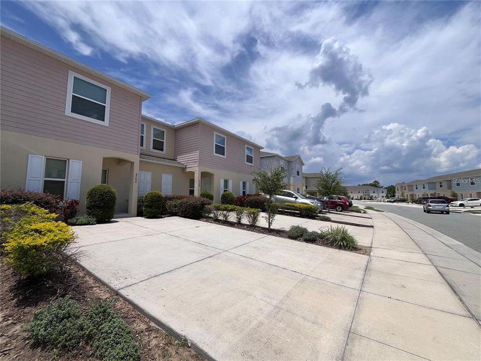 Active With Contract: $1,975 (3 beds, 2 baths, 1762 Square Feet)