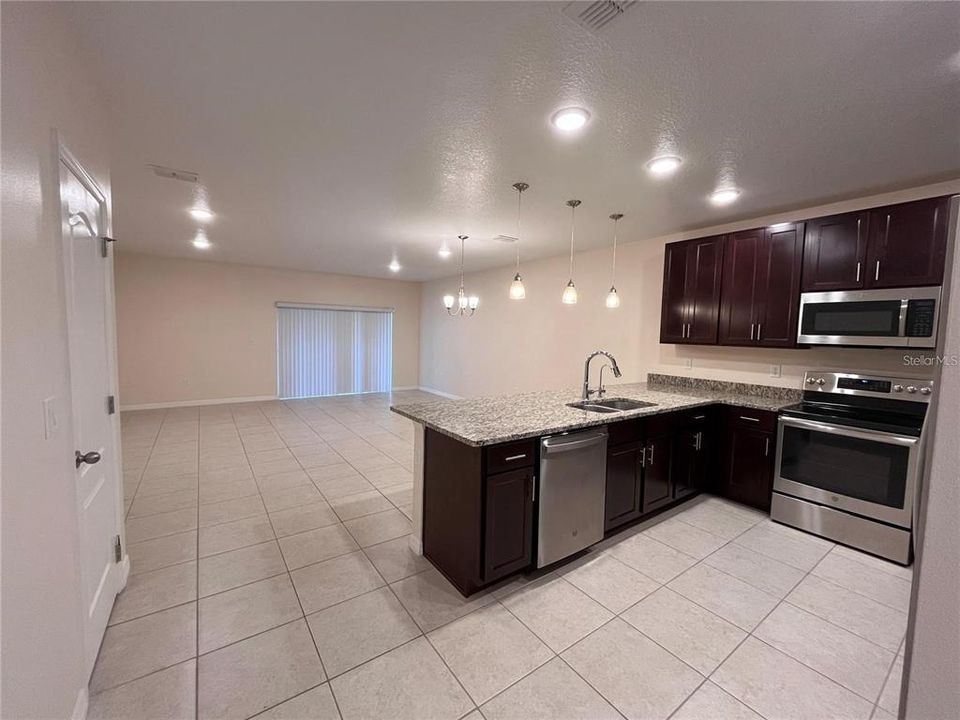 Active With Contract: $1,975 (3 beds, 2 baths, 1762 Square Feet)