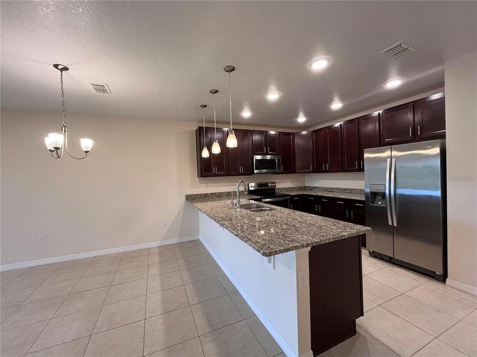 Active With Contract: $1,975 (3 beds, 2 baths, 1762 Square Feet)