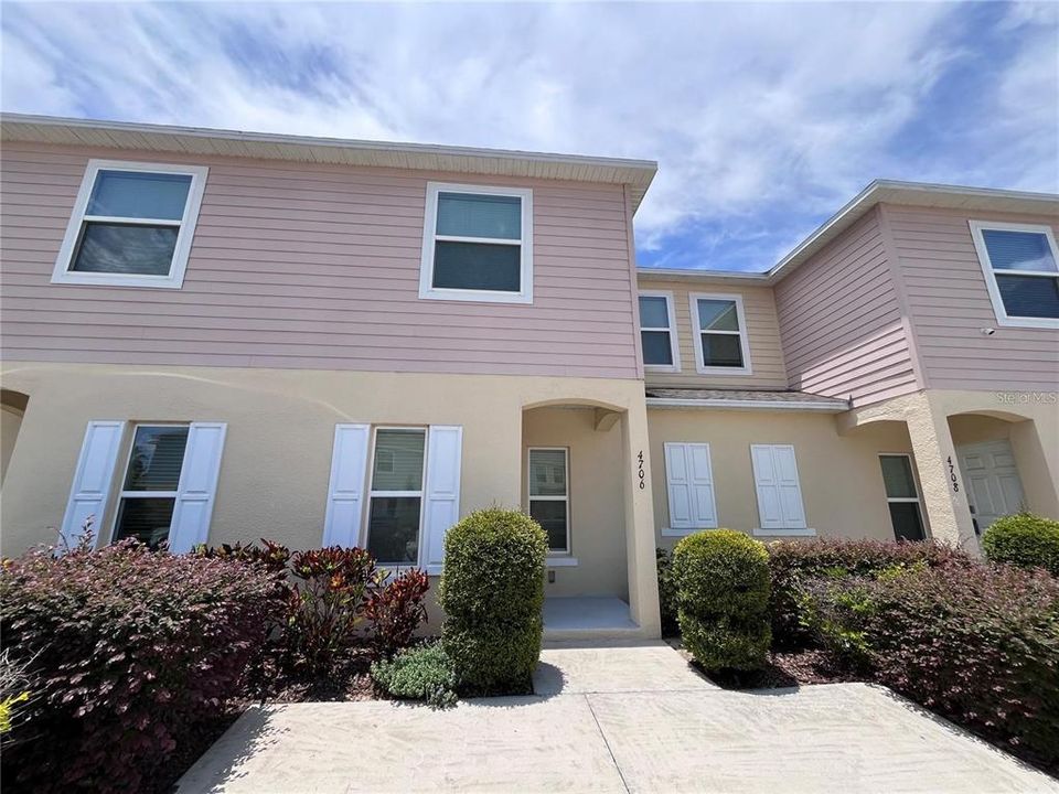 Active With Contract: $1,975 (3 beds, 2 baths, 1762 Square Feet)