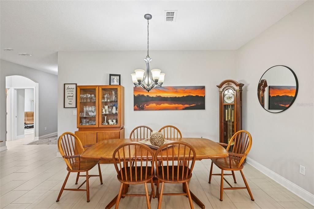 Activo con contrato: $520,000 (4 camas, 3 baños, 2497 Pies cuadrados)