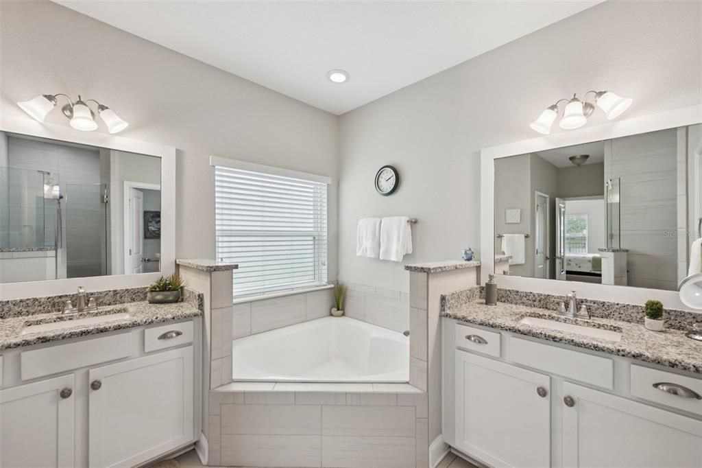 Activo con contrato: $520,000 (4 camas, 3 baños, 2497 Pies cuadrados)