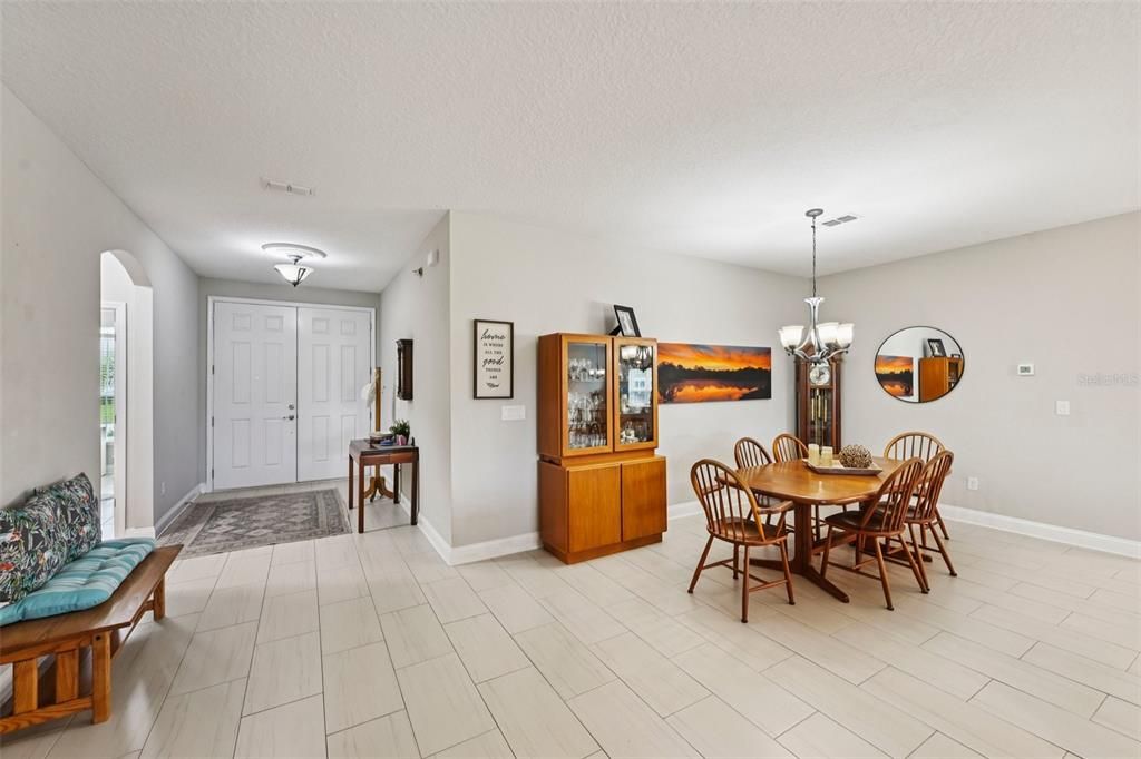 Activo con contrato: $520,000 (4 camas, 3 baños, 2497 Pies cuadrados)