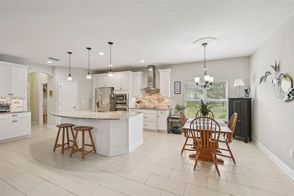 Activo con contrato: $520,000 (4 camas, 3 baños, 2497 Pies cuadrados)