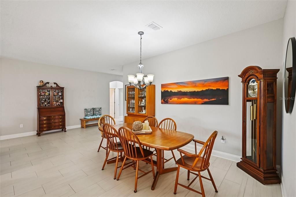 Activo con contrato: $520,000 (4 camas, 3 baños, 2497 Pies cuadrados)