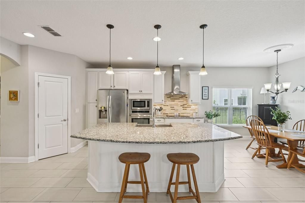 Activo con contrato: $520,000 (4 camas, 3 baños, 2497 Pies cuadrados)