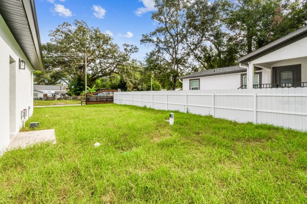 Activo con contrato: $385,000 (3 camas, 2 baños, 1200 Pies cuadrados)