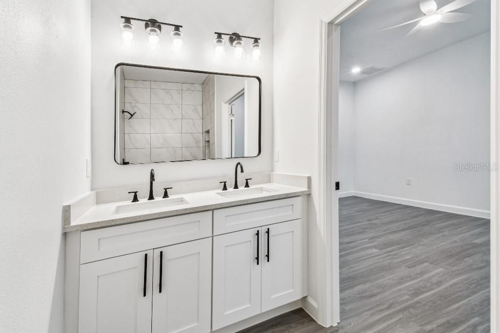 Activo con contrato: $385,000 (3 camas, 2 baños, 1200 Pies cuadrados)