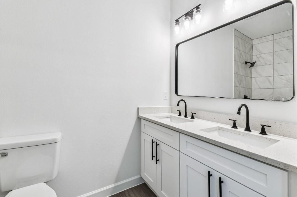 Activo con contrato: $385,000 (3 camas, 2 baños, 1200 Pies cuadrados)