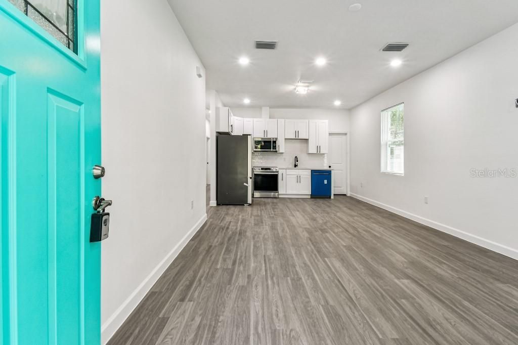 Activo con contrato: $385,000 (3 camas, 2 baños, 1200 Pies cuadrados)