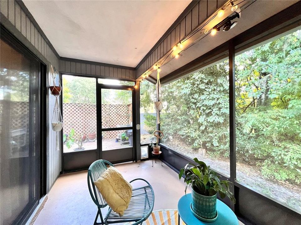 На продажу: $249,900 (2 спален, 2 ванн, 1069 Квадратных фут)