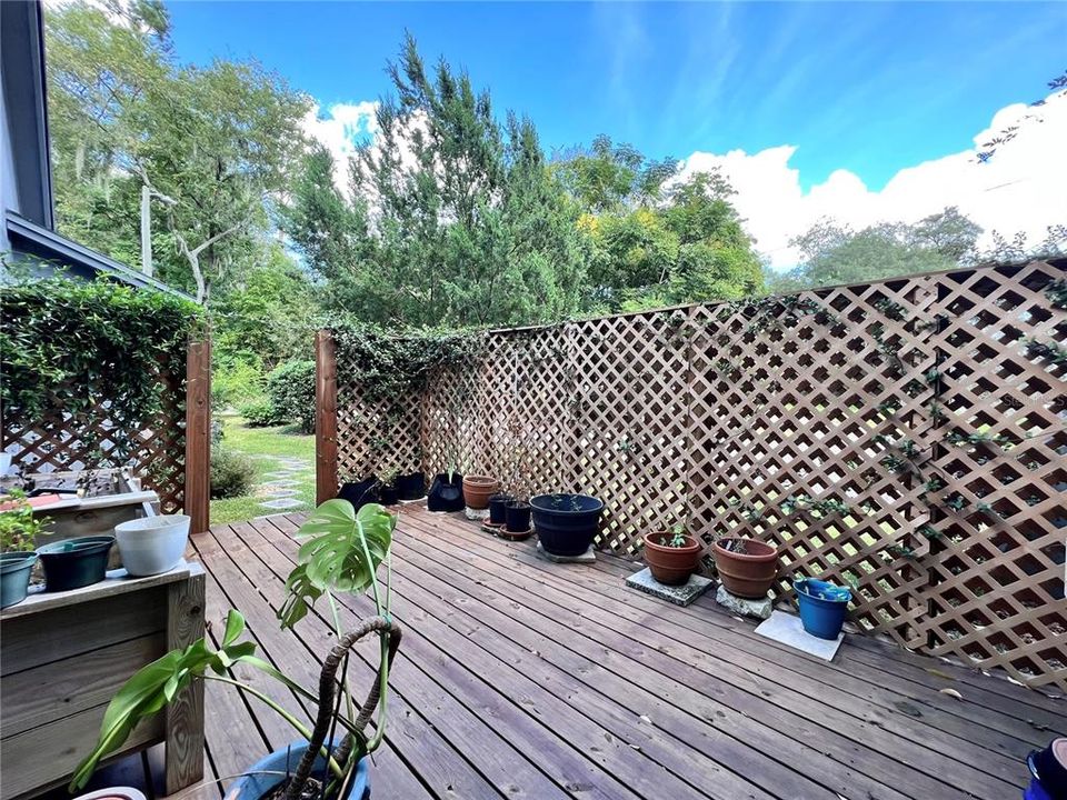 На продажу: $249,900 (2 спален, 2 ванн, 1069 Квадратных фут)