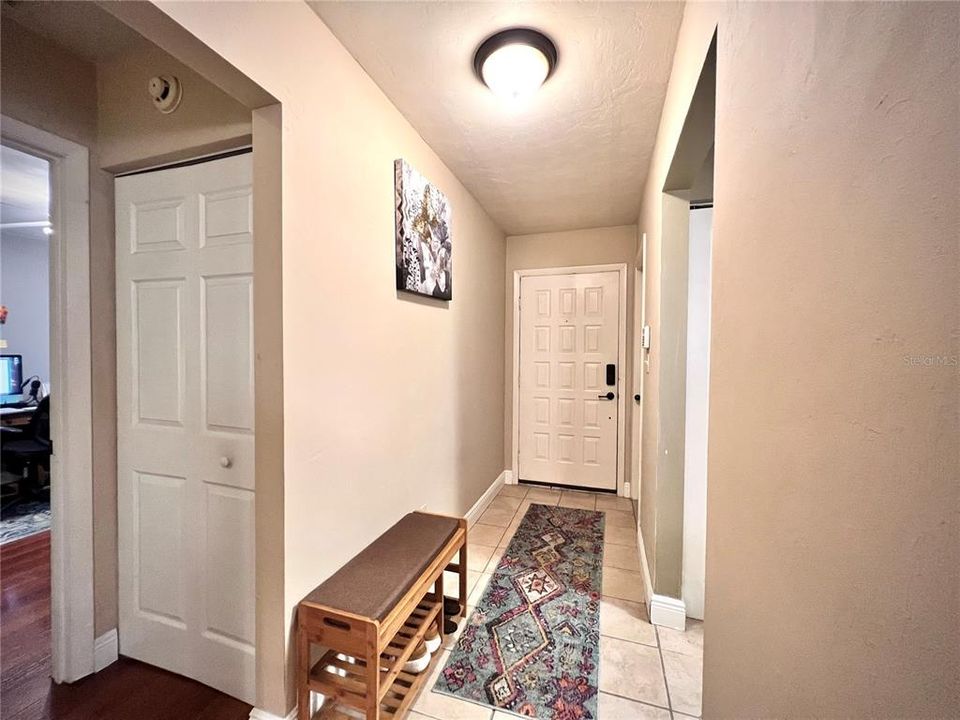 На продажу: $249,900 (2 спален, 2 ванн, 1069 Квадратных фут)