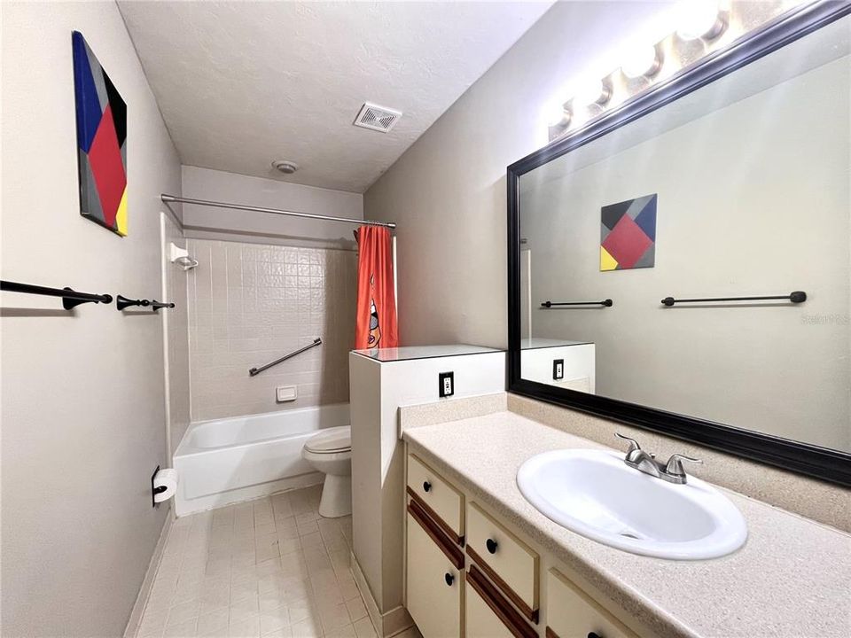 На продажу: $249,900 (2 спален, 2 ванн, 1069 Квадратных фут)