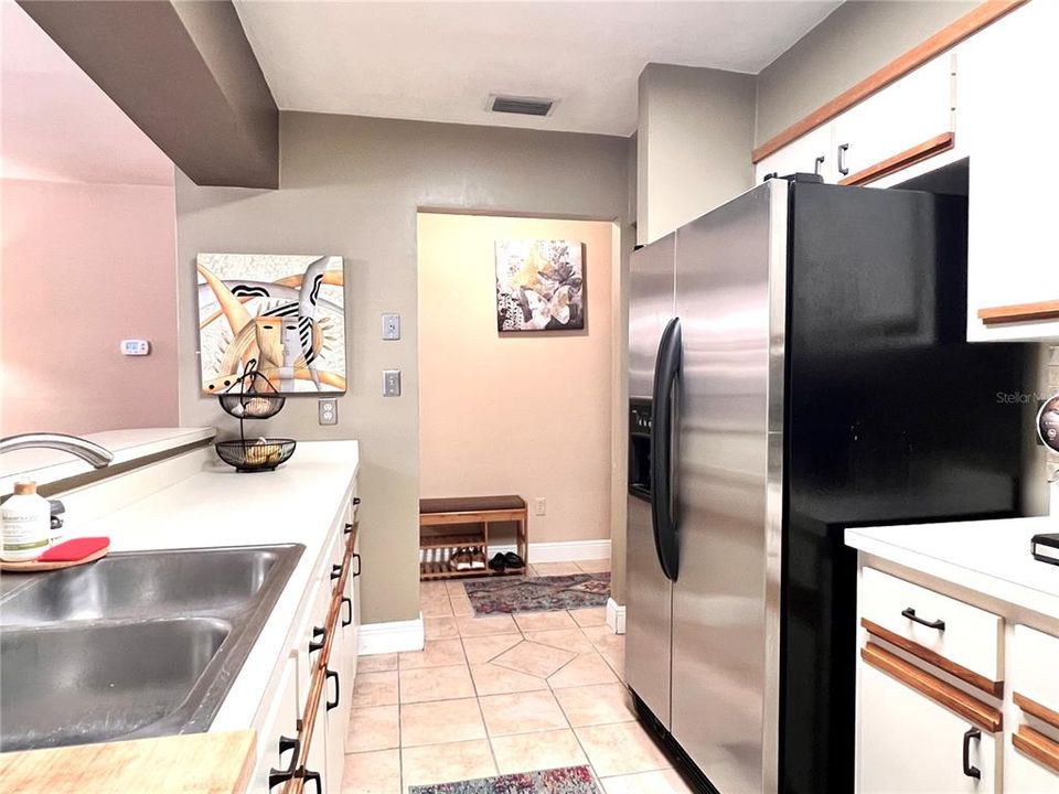 На продажу: $249,900 (2 спален, 2 ванн, 1069 Квадратных фут)