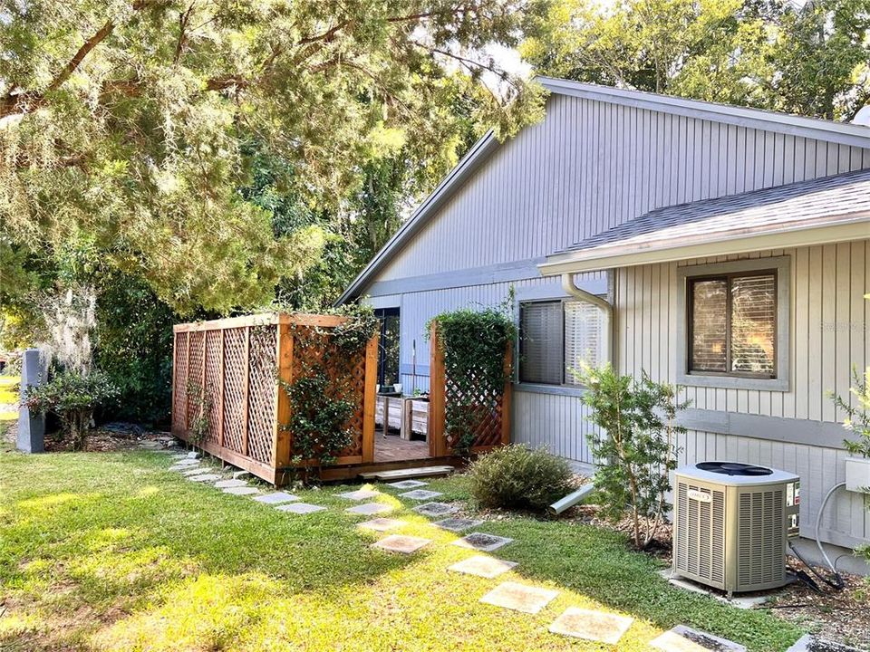 На продажу: $249,900 (2 спален, 2 ванн, 1069 Квадратных фут)