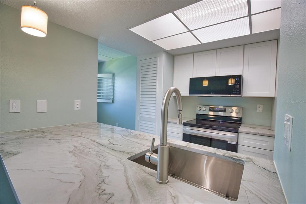 待售: $385,000 (1 贝兹, 1 浴室, 660 平方英尺)