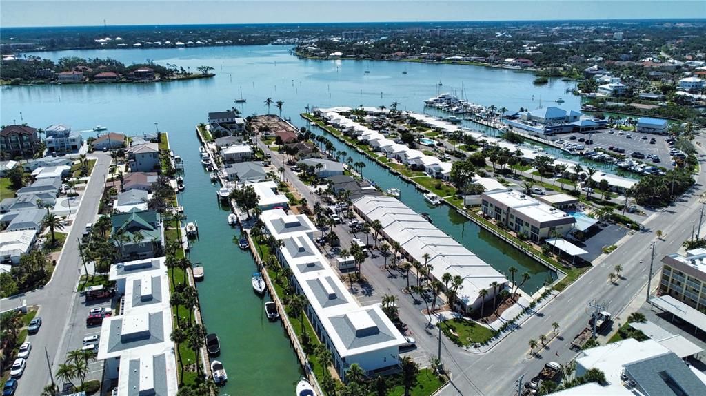 待售: $385,000 (1 贝兹, 1 浴室, 660 平方英尺)