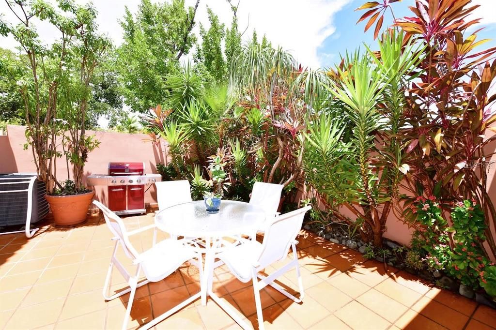 For Sale: $435,000 (3 beds, 3 baths, 1995 Square Feet)