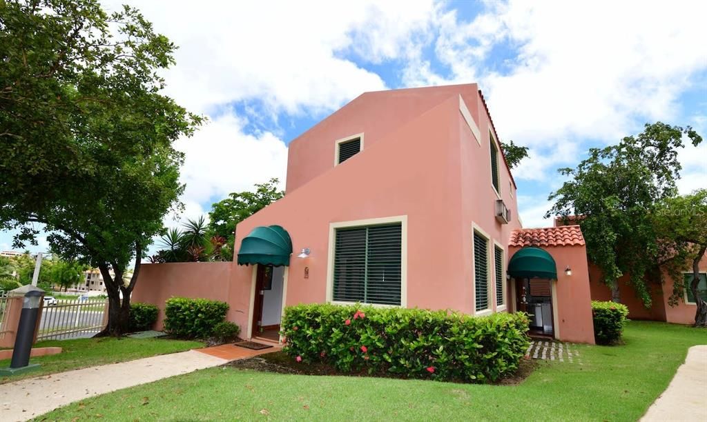 For Sale: $435,000 (3 beds, 3 baths, 1995 Square Feet)