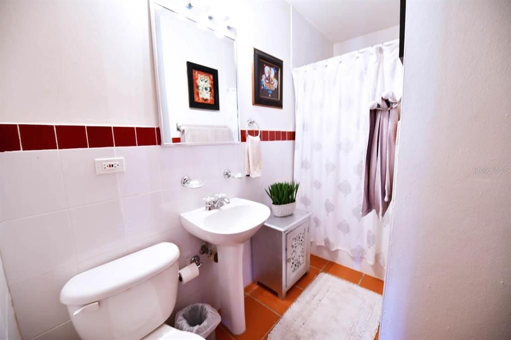 For Sale: $435,000 (3 beds, 3 baths, 1995 Square Feet)