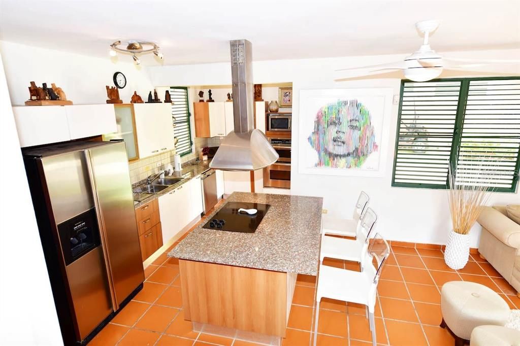 For Sale: $435,000 (3 beds, 3 baths, 1995 Square Feet)