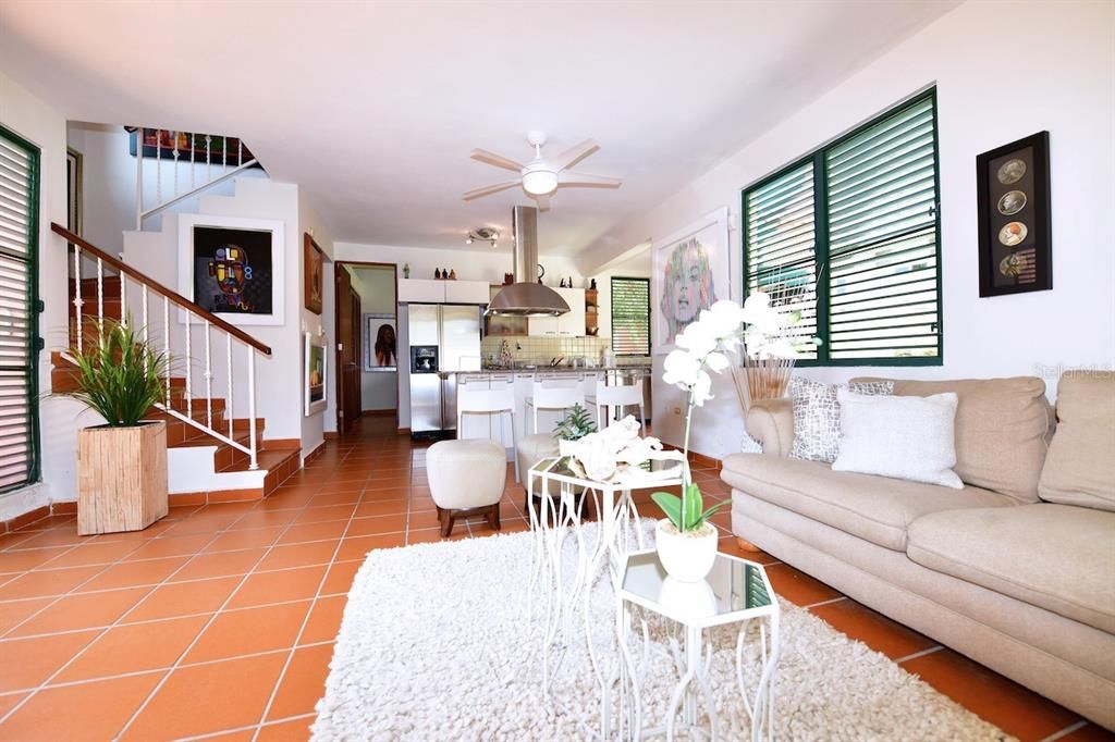 For Sale: $435,000 (3 beds, 3 baths, 1995 Square Feet)