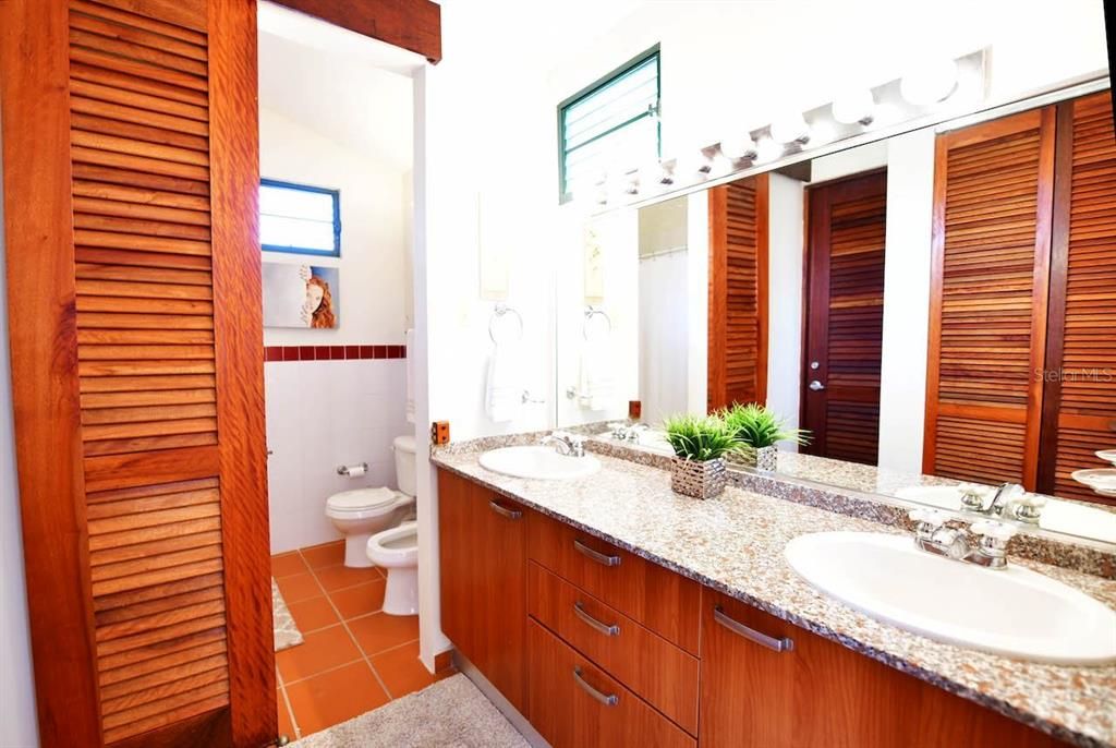 For Sale: $435,000 (3 beds, 3 baths, 1995 Square Feet)