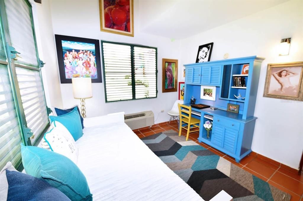 For Sale: $435,000 (3 beds, 3 baths, 1995 Square Feet)